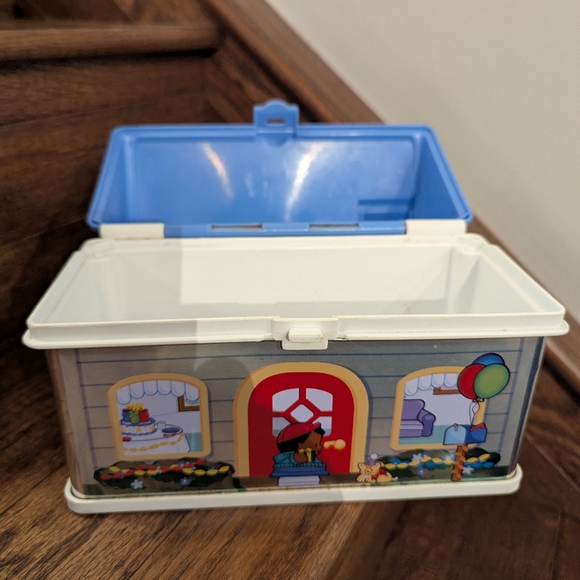 Vintage Fisher Price Little People Birthday Party Carry Case & Figures - Picture 6 of 9